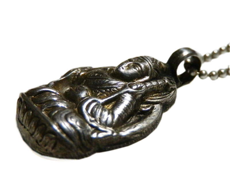 アジアン雑貨 ネパール仏具 シルバーアクセサリー BN-17 ブッタネックレス(パドマサンバ・ブッタ)