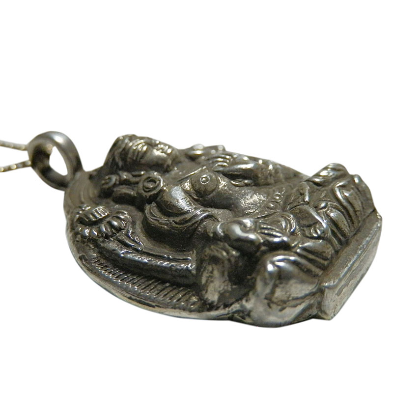 アジアン雑貨 ネパール仏具 シルバーアクセサリー BN-41 ブッタネックレス(グリーンターラー像)