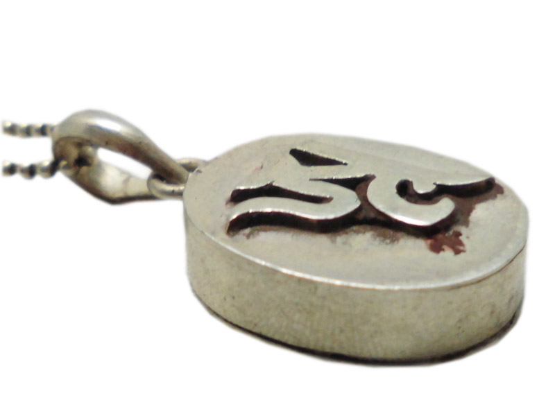 アジアン雑貨 ネパール仏具 シルバーアクセサリー PIR-12 お守りネックレス(オーム・ピルケースネックレス)