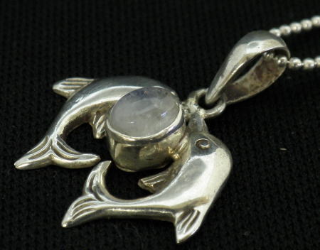 アジアン雑貨 天然石シルバーアクセサリー IR-2 イルカネックレス(ムーンストーン)