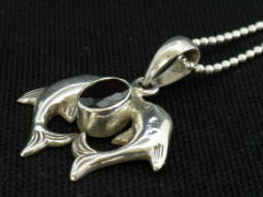 アジアン雑貨 天然石シルバーアクセサリー IR-3 イルカネックレス(ガーネット)