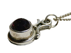 アジアン雑貨 天然石シルバーアクセサリー PUG-10 ガーネット・プチネックレス