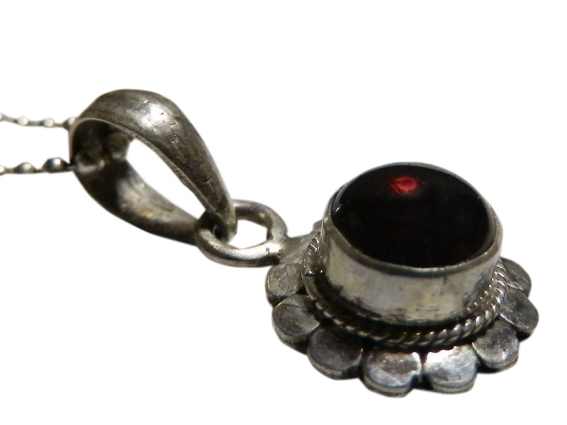 アジアン雑貨 天然石シルバーアクセサリー PUG-2 ガーネット・プチネックレス